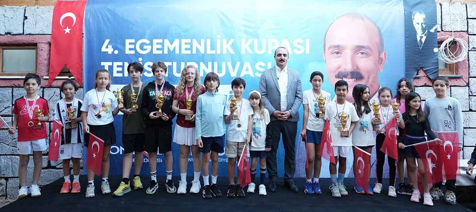 Şampiyon çocukların ödülleri Başkan Kotan'dan