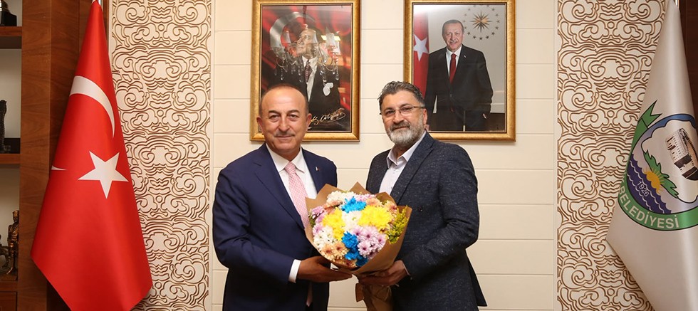 Serik'de Çavuşoğlu'ndan Başkan Kumbul'a hayırlı olsun ziyareti