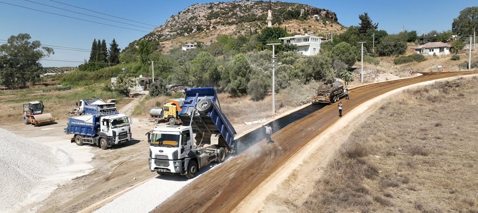 Serik Deniztepesi Grup Yolu asfaltlanıyor