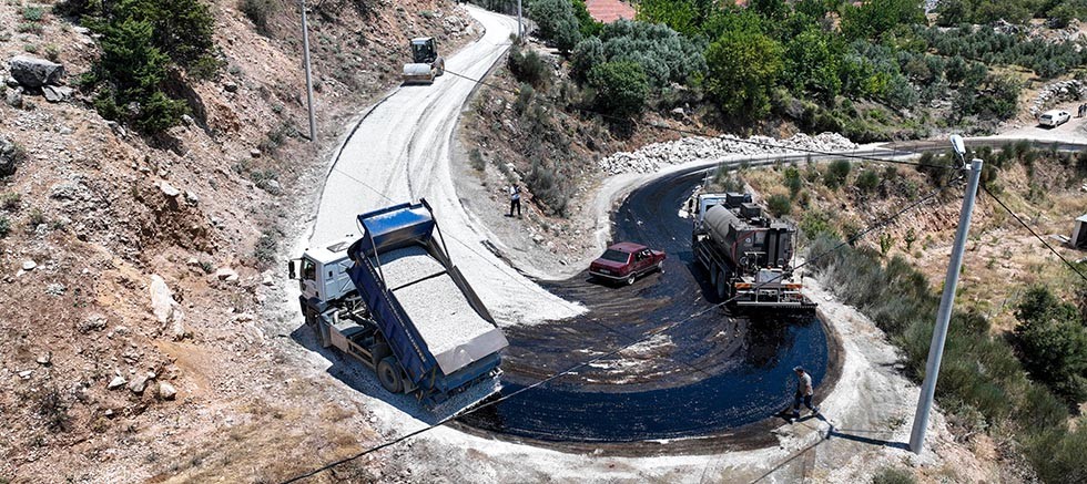 Serik Haskızılören Mahallesi yeni yoluna kavuştu