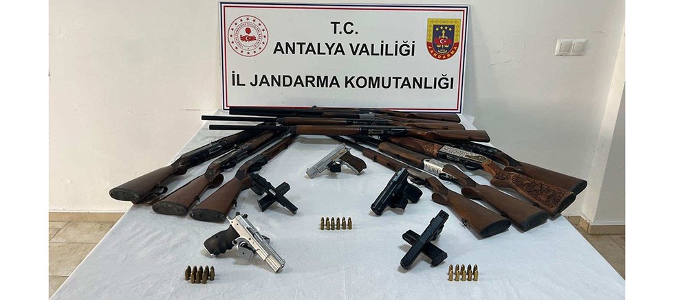 Serik ilçesinde ruhsatsız silah operasyonu