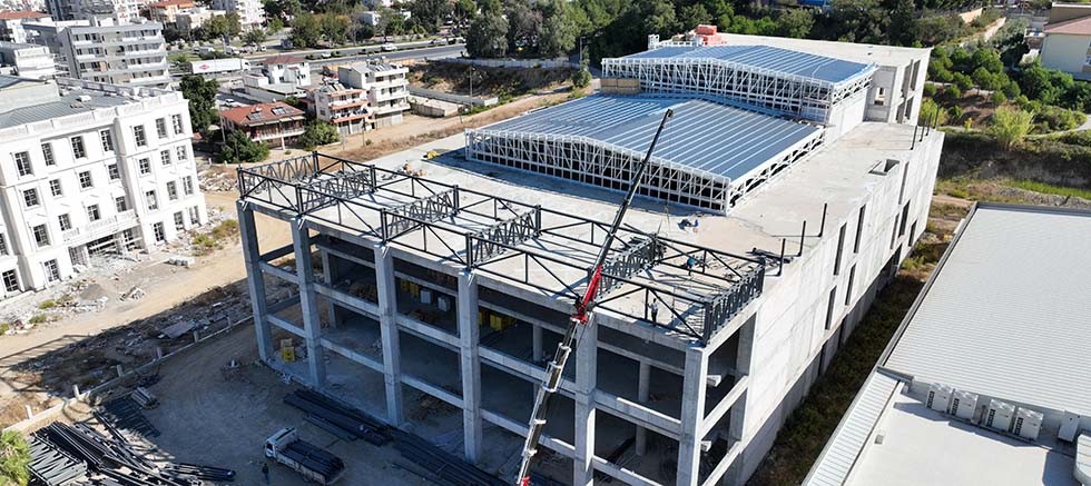 Serik Kongre ve Kültür Merkezi inşaatı devam ediyor