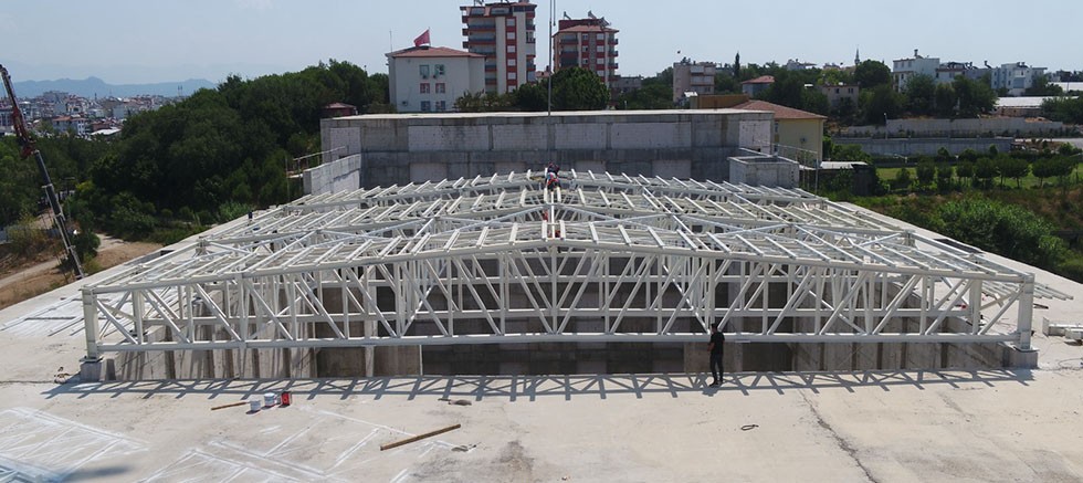 Serik Kongre ve Kültür Merkezi inşaatı sürüyor