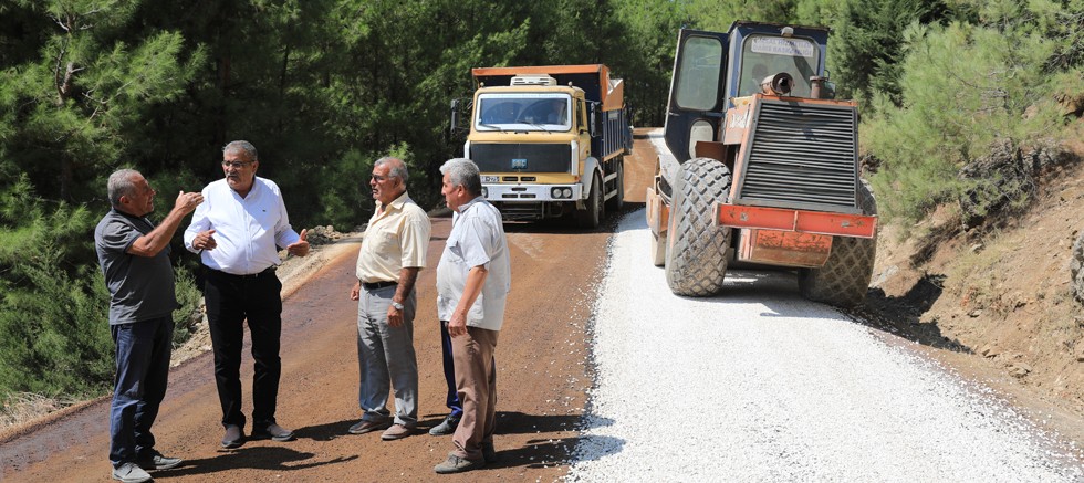 Serik’te 30 kilometrelik grup yolu asfaltlanıyor