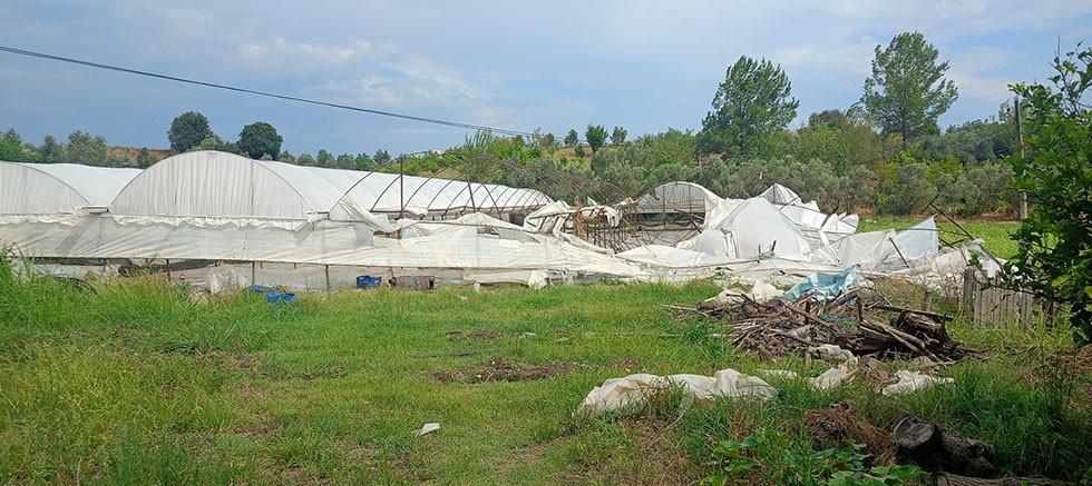 Serik'te hortum sonrası seferberlik