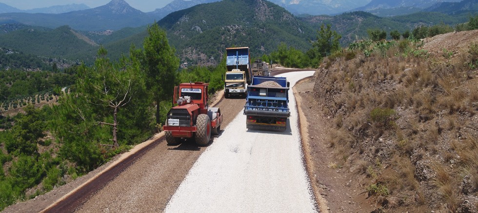 Serik Yumaklar grup yoluna asfalt