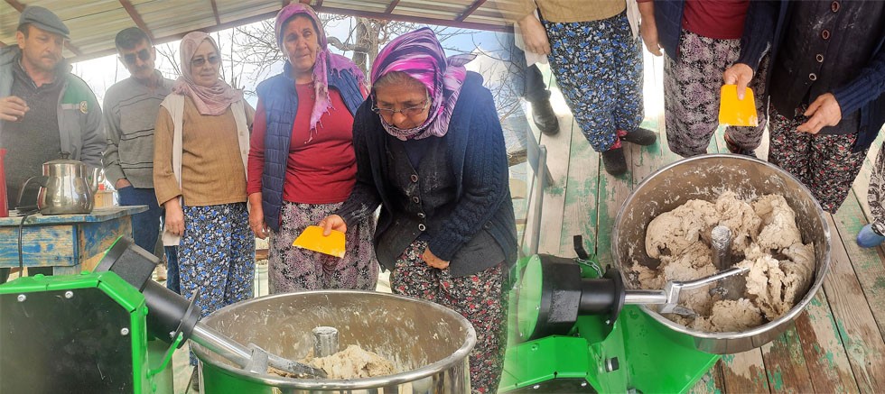 Serikli kadınlara Büyükşehir’den hamur yoğurma makinesi