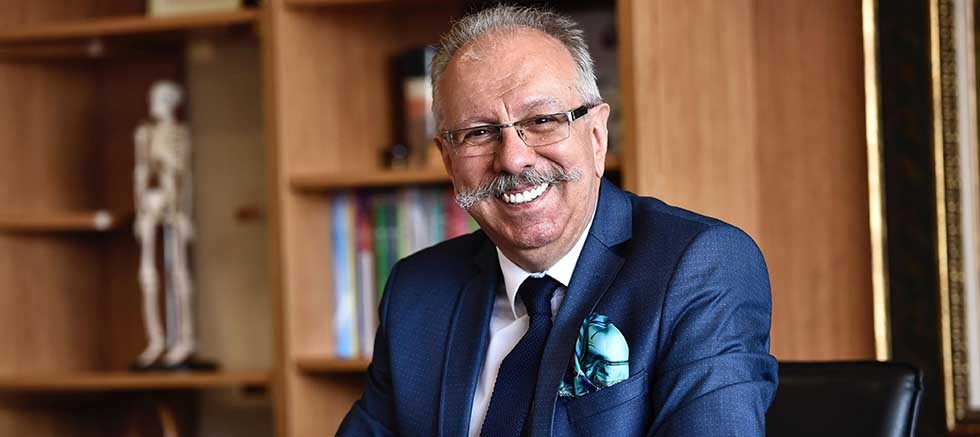 Sınav Döneminde Sadece Bilgi Değil, Vücut da Sınavda: Prof. Dr. Oğuz Özyaral'dan Sağlıklı Beslenme Önerileri