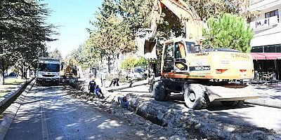 102. caddede içme suyu hattı yenilendi