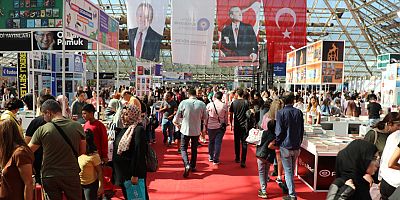 12. Antalya Kitap Fuarı dolu dolu geçiyor