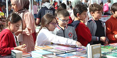 12. Antalya Kitap fuarına öğrenci akını