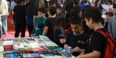 14. Antalya Kitap Fuarı’na öğrencilerden yoğun ilgi