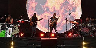 15 Temmuz Cumhuriyet ve Demokrasi Meydanı tarihinin en kalabalık konserine tanıklık etti