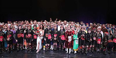 220 dansçı “Kuşak” ile hem duyguları hem figürleri sahneye taşıdı
