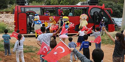 23 Nisan coşkusu Kaş ve Demre’yi sardı