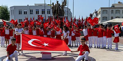 23 Nisan'da Manavgat kırmızı beyaza büründü