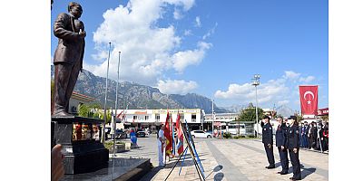 29 Ekim Cumhuriyet Bayramı dolayısıyla Kemer'de tören düzenlendi