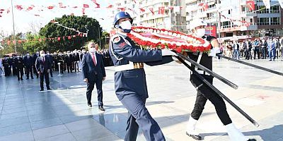 29 Ekim Kutlamaları çelenk sunumuyla başladı