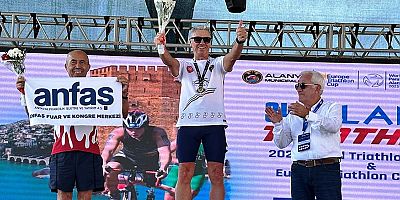 34. Uluslararası Alanya Triatlonu nefes kesti: ‘Demir Adam’ Ali Bıdı’dan çifte ikincilik