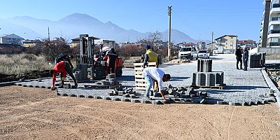 4142 sokaktaki tali yola kilit parke taşı döşendi