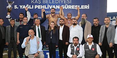 5. Geleneksel Kaş Belediyesi Yağlı Pehlivan Güreşleri'nin Başpehlivanı Erkan Taş oldu