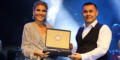 800. yıl coşkusu Gülben Ergen şarkılarıyla taçlandı