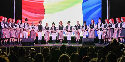 9. Uluslararası Halk Dansları Festivali büyük bir coşkuyla başladı