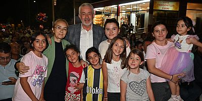 Açık hava sinema keyfi bu kez Zafer ve Muzaffer Türkeş Mahallelerinde yaşandı