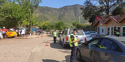 Adrasan'da drone destekli trafik kontrolü yapıldı