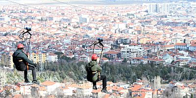 Adrenalini doruklarınıza kadar yaşayabileceğiniz bir deneyim: ZİPLİNE