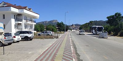 Ahmet Çavuş caddesinde kaldırım ve otokorkuluk çalışmaları yapılıyor