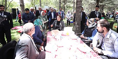 Aile ve Sosyal Hizmetler Bakanı Derya Yanık