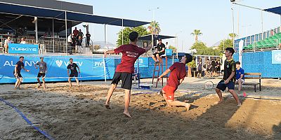 Air Badminton Türkiye Şampiyonası Alanya'da başladı