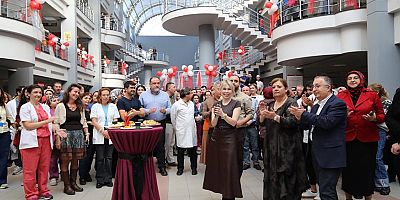 Akdeniz Üniversitesi Hastanesi’nde Yeni Yıl Coşkusu