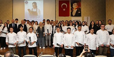 Akdeniz Üniversitesi'nde Gastronomi Öğrencileri Ceket ve Bıçak Töreni