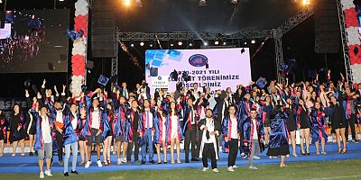 Akdeniz Üniversitesi'nde mezuniyet coşkusu sürüyor