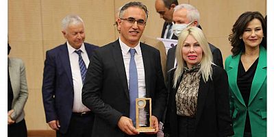Akdeniz Üniversitesi'nden Başkan Danışmanı'na özel ödül