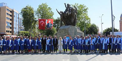 Akdeniz Üniversitesi’nin 40. yılında Atatürk Anıtı’na çelenk bırakıldı