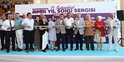 AKMEK’in yıl sonu sergisine yoğun katılımlı açılış