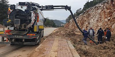 Akseki’de kanalizasyon hattına bakım