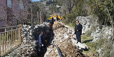 Akseki Mahmutlar’da 30 yıllık su boruları yenilendi