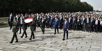 Akşener'den Anıtkabir Ziyareti