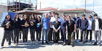 Aksu Belediyesi barınağında öğrencilerden 