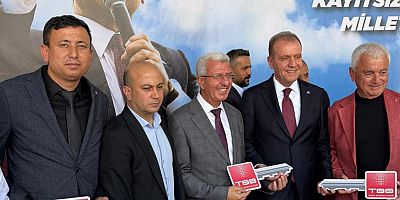 Aksu Belediyesi'ne TBB'den çöp kamyonu hibe edildi