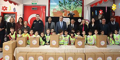 Aksu'da anaokulu öğrencilerinden anlamlı etkinlik, 52 koli sevgiyle paketlendi