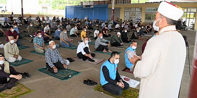 Aksu'da normalleşme süreci sonrası ilk Cuma namazı kılındı