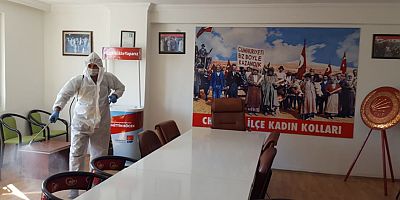 Aksu'daki siyasi parti binaları ilaçlandı