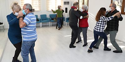 Aktif Yaşlı Merkezi’nin yaşlı bireyleri dans pistine çıktı