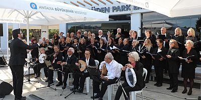 Aktif Yaşlı Merkezi TSM Korosu emekliler için konser verdi