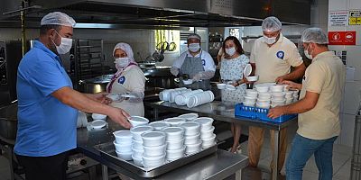 Alanya Aşevi ihtiyaç sahiplerinin yanında